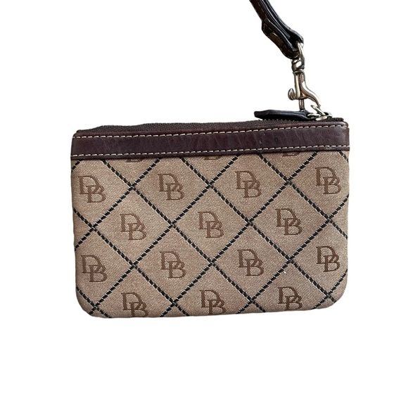 🤎 Dooney & Bourke Tan Monogram Zip Wristlet - Picture 2 of 5